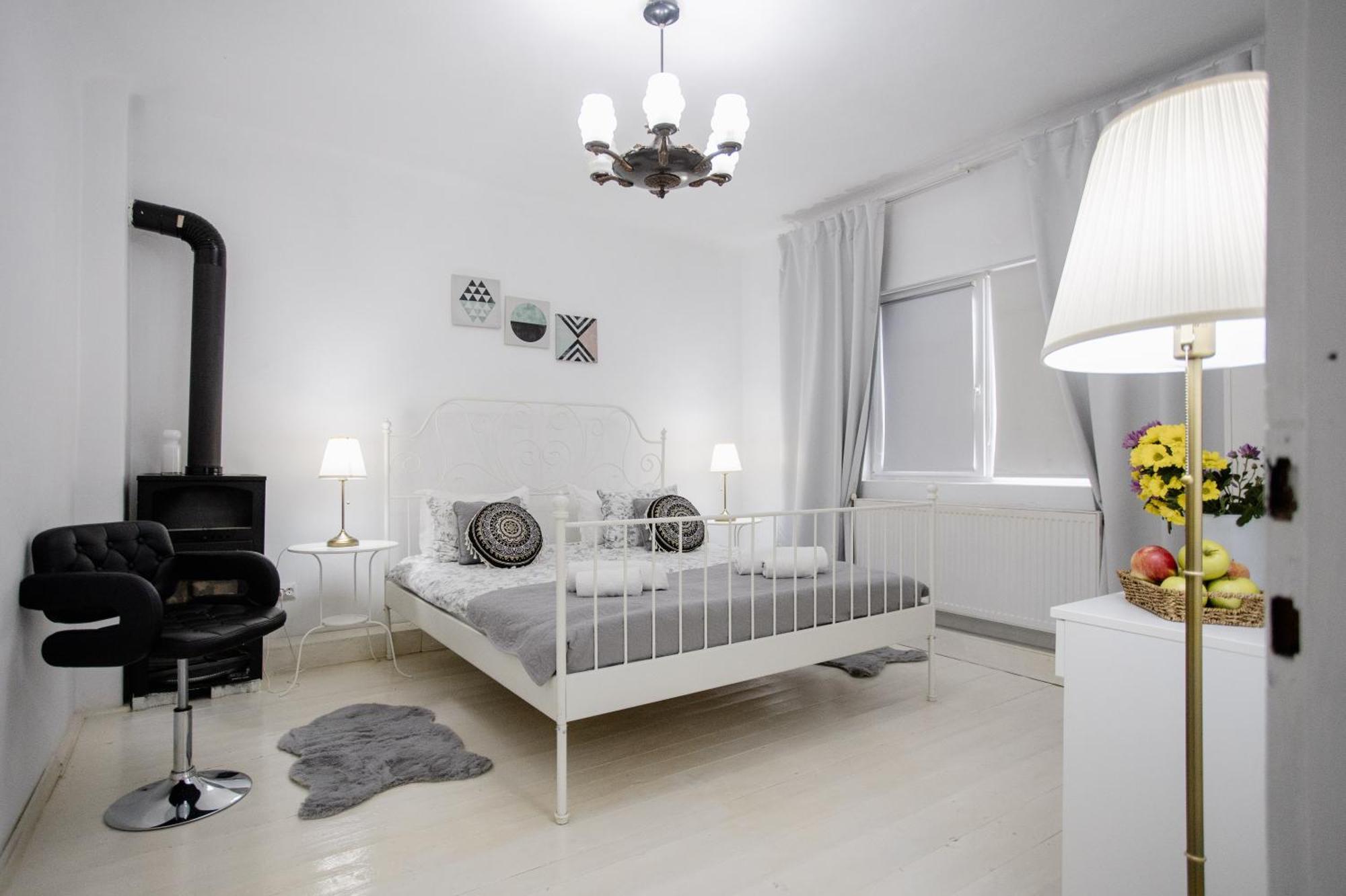 Hotel La Maison Blanche Alba Iulia Exterior foto
